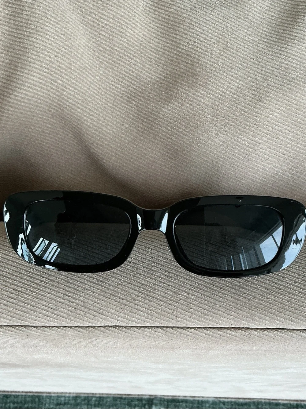 N/A sleek black